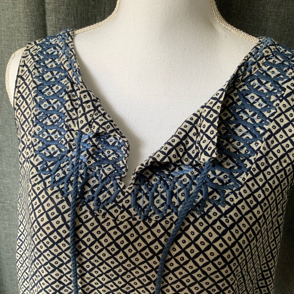 Loft sleeveless top size medium - Picture 2 of 7